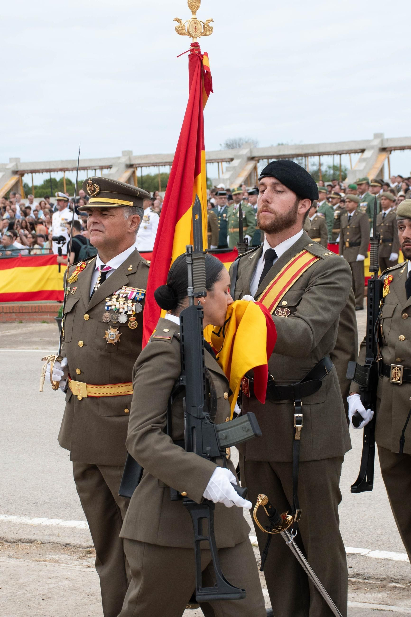 Imágenes de la jura de bandera del primer ciclo de 2025 en el Centro de Formación de Tropa 2 de San Fernando