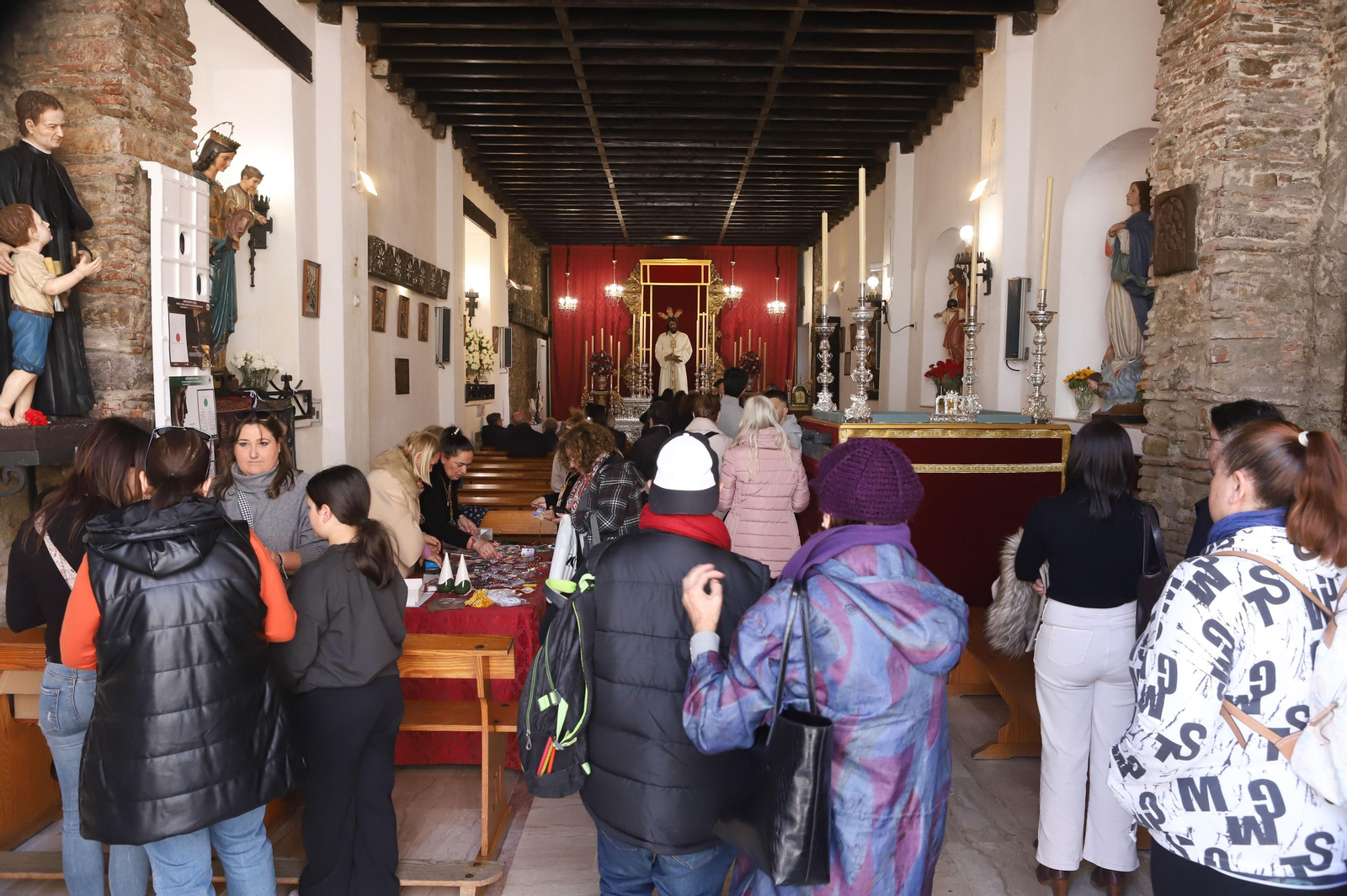 Imágenes del Besapie al Medinaceli en la Iglesia de San Isidro en Algeciras