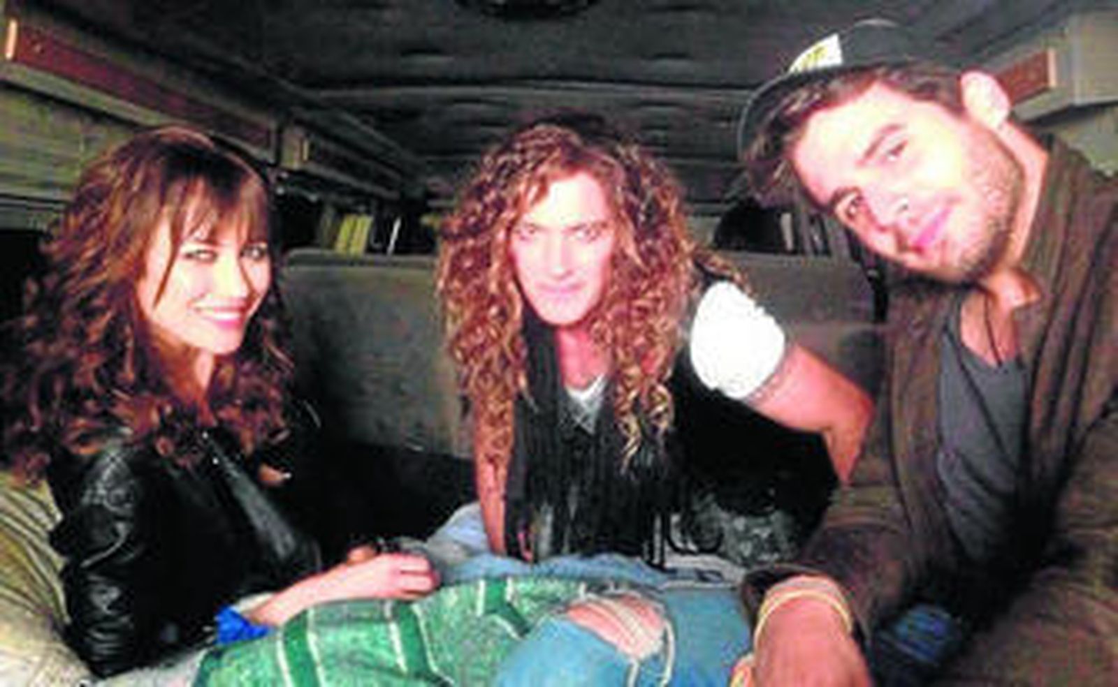 Antonio Banderas, entre Olga Kurylenko y Ben Cura.