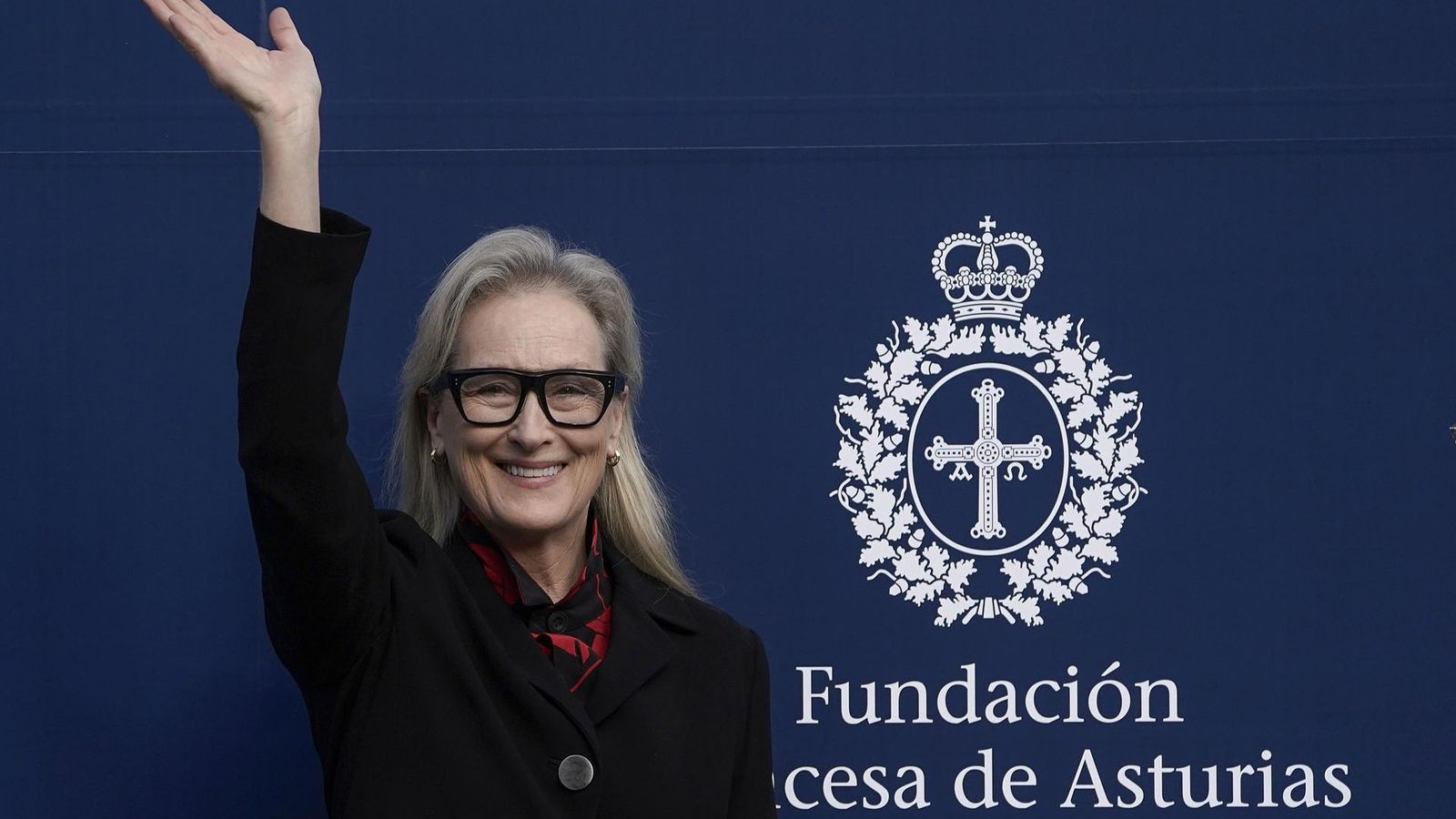 Meryl Streep, Premio Princesa de Asturias de las Artes 2023, saluda en Oviedo.