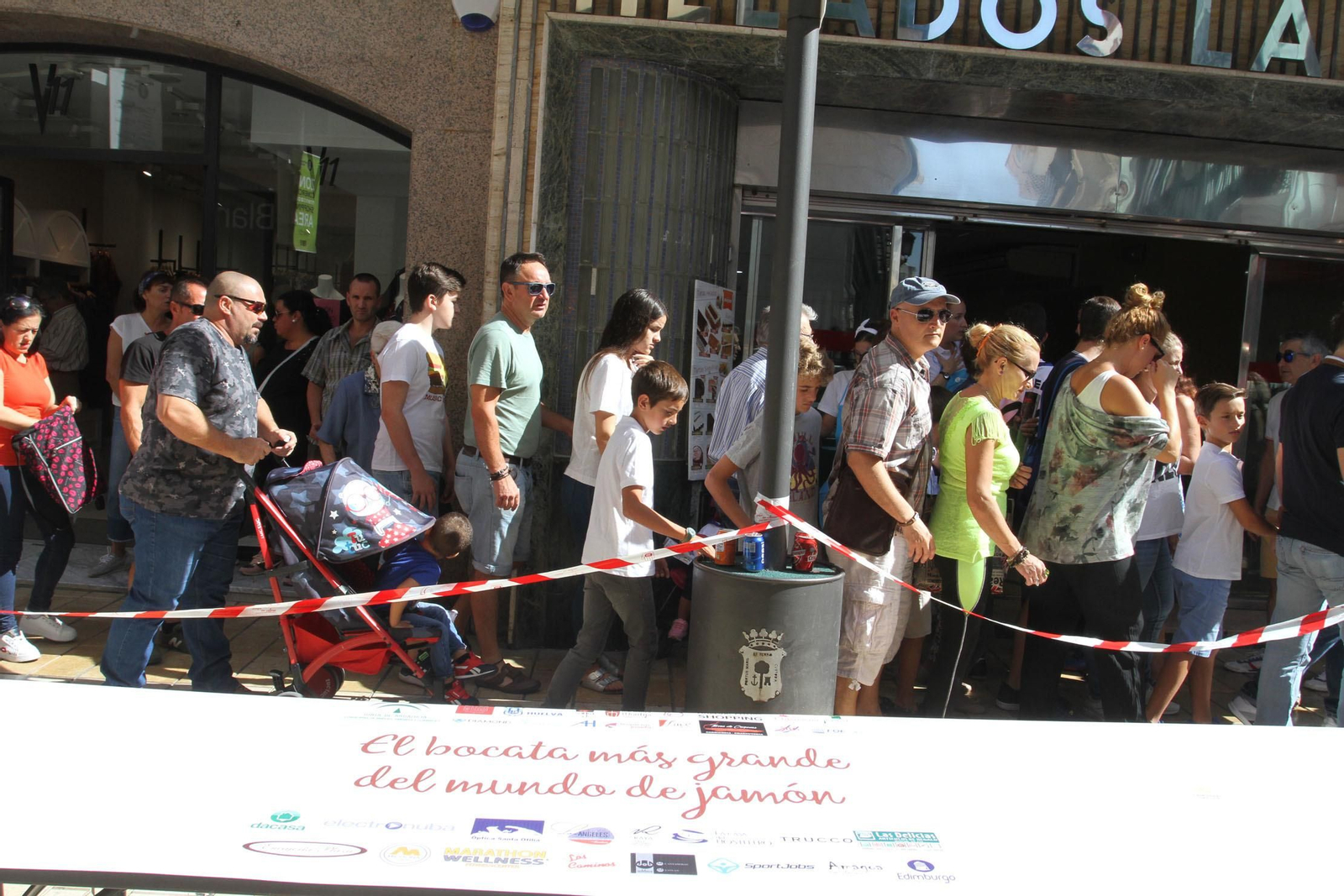Record Guinnes del bocadillo de jamón mas grande del mundo, en Huelva