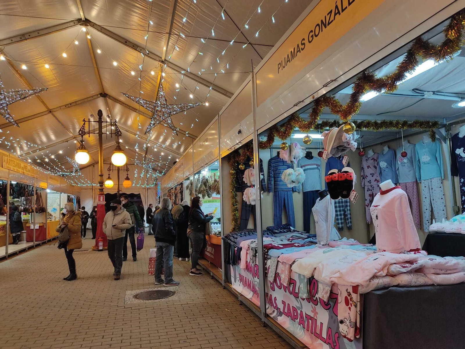 La inauguración de la carpa navideña de la Victoria en Córdoba, en fotografías