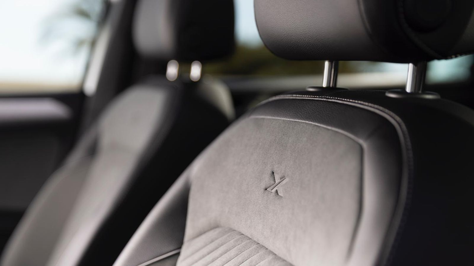 La inserción de una X identifica a los asientos de las versiones X-Perience con el nuevo tejido microfibra.