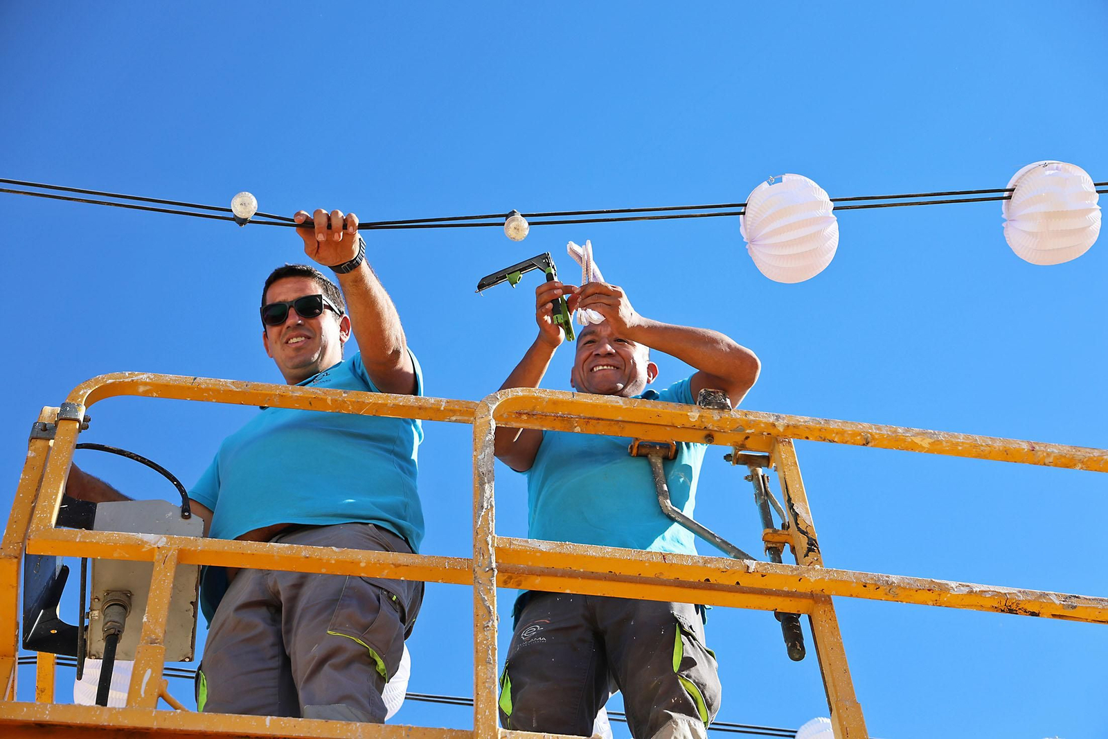 Pistoletazo de salida para la Feria de Otoño y del caballo de Huelva con el montaje de las casetas
