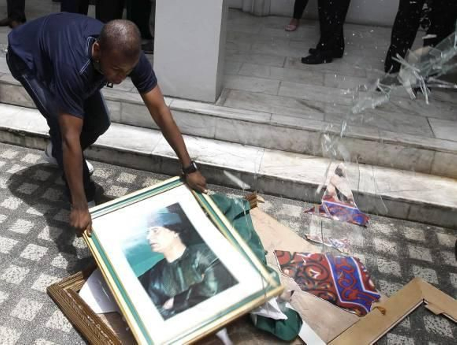 Los rebeldes ponen precio a la cabeza de Gadafi