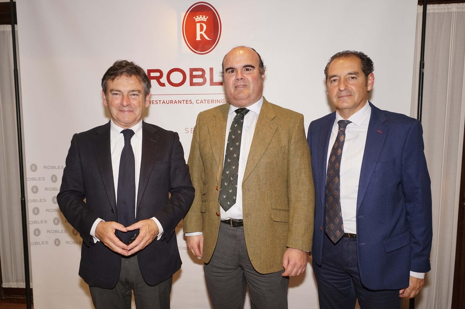 Las imágenes de la entrega de la Cántara de Honor a Laura Gallego en Casa Robles