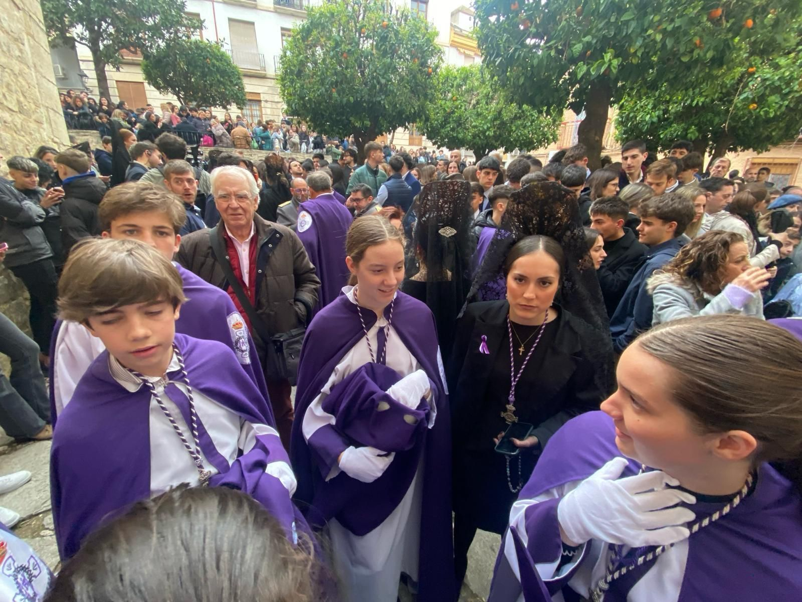 En imágenes: La Expiración trae de vuelta la ilusión de los cofrades jiennenses