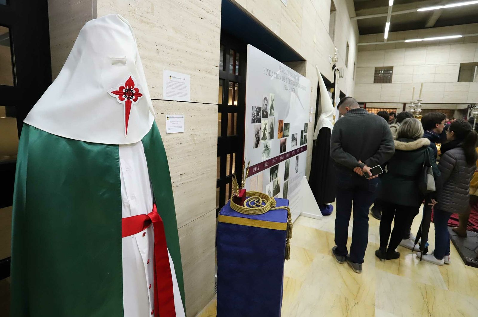 Imágenes de la exposición de la Hdad de las Tres Caídas en la Casa Colón