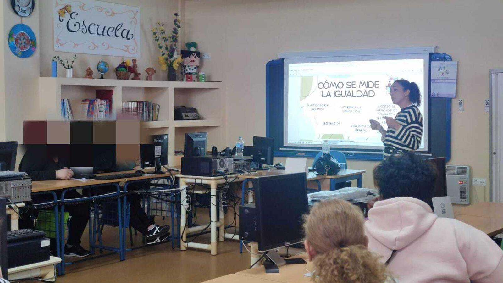 María Montagut ofrece una charla en las clases de 'El Acebuche'. María Montagut ofrece una charla en las clases de 'El Acebuche'.