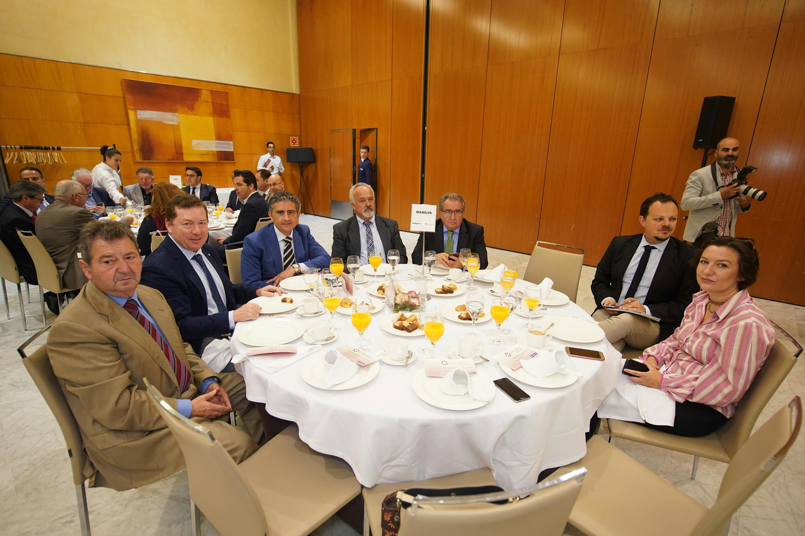 Las imágenes del desayuno-coloquio con Isabel García Tejerina