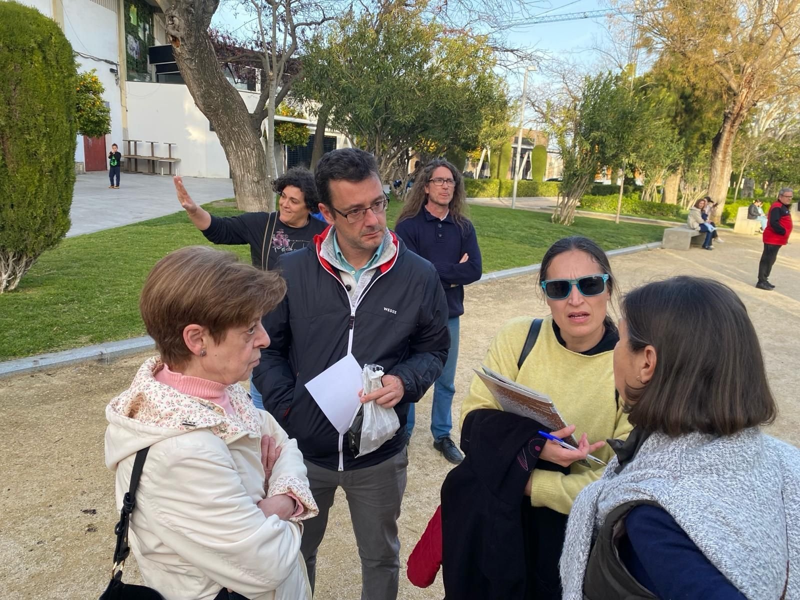 Manifestación en La Alameda contra el paso de ambulancias