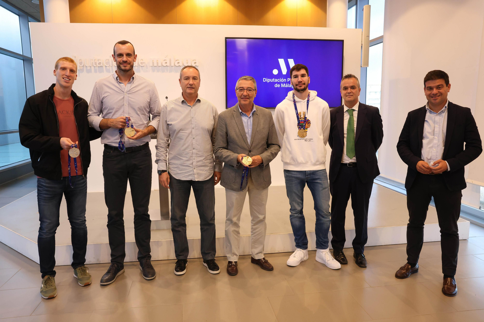 Los campeones de Europa, recibidos por las instituciones
