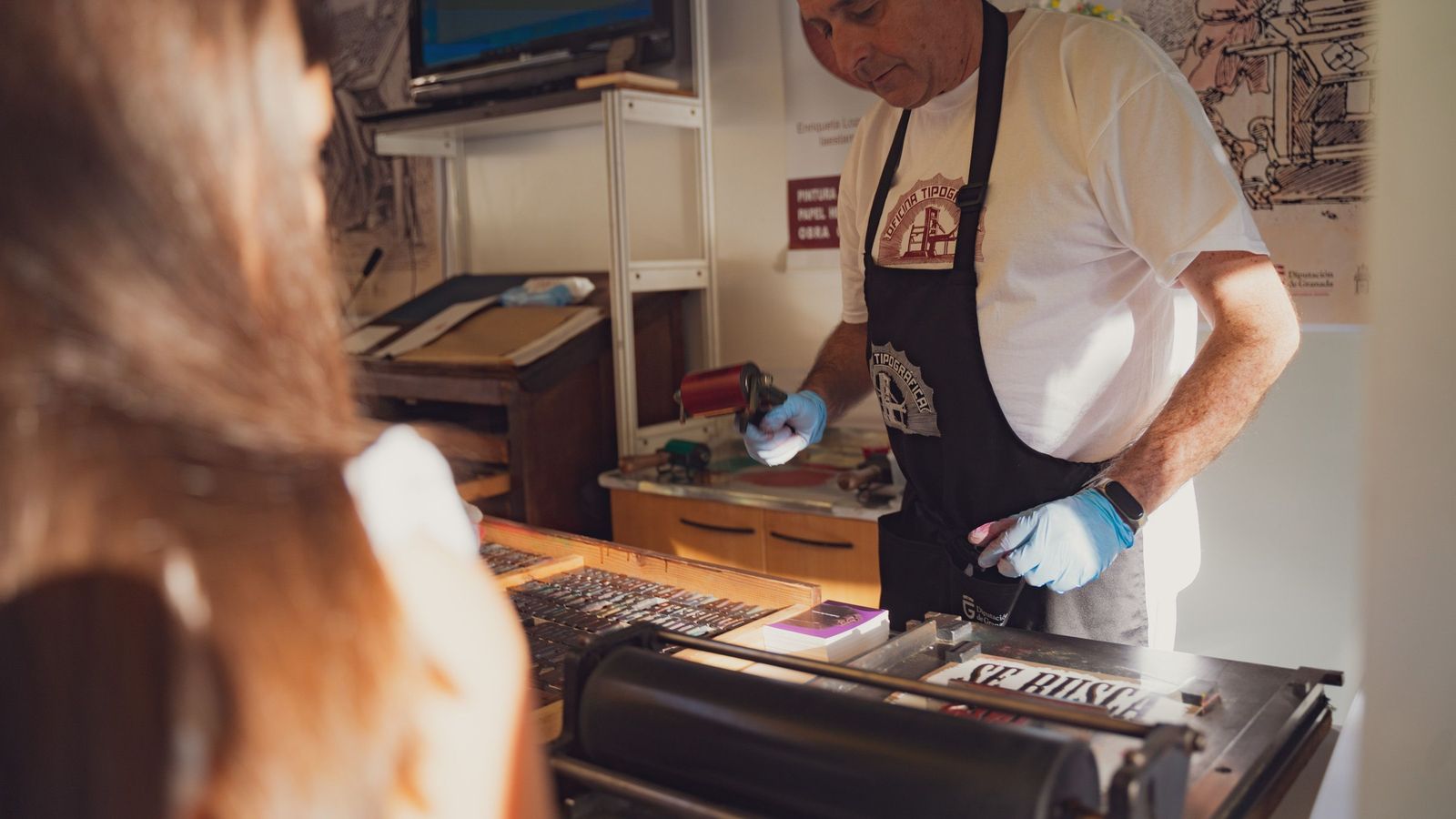 Los talleres se suceden entre semana, como el dedicado a la tipografía.