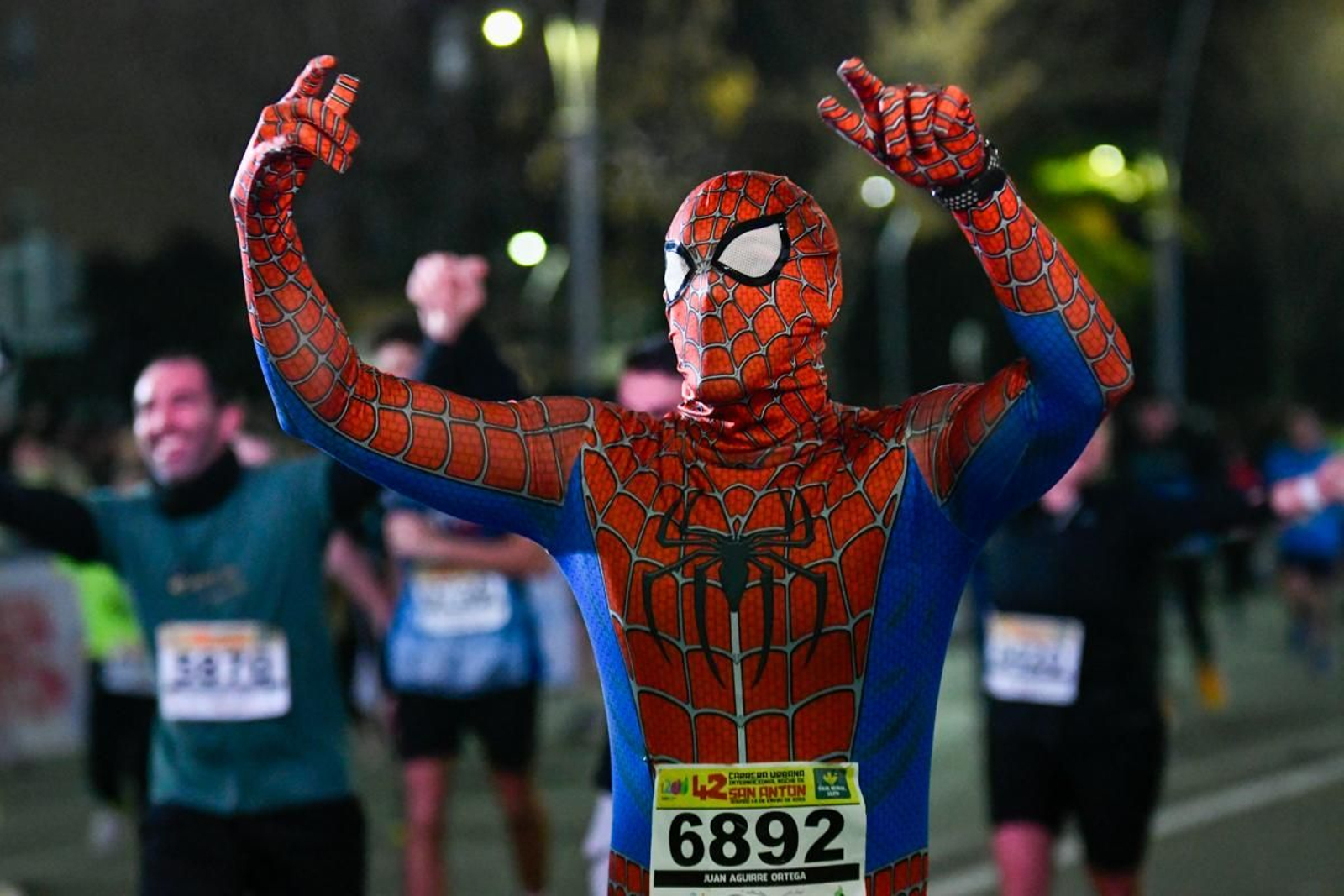 En imágenes: búscate en tu llegada a meta de la Carrera de San Antón 2025 (10)