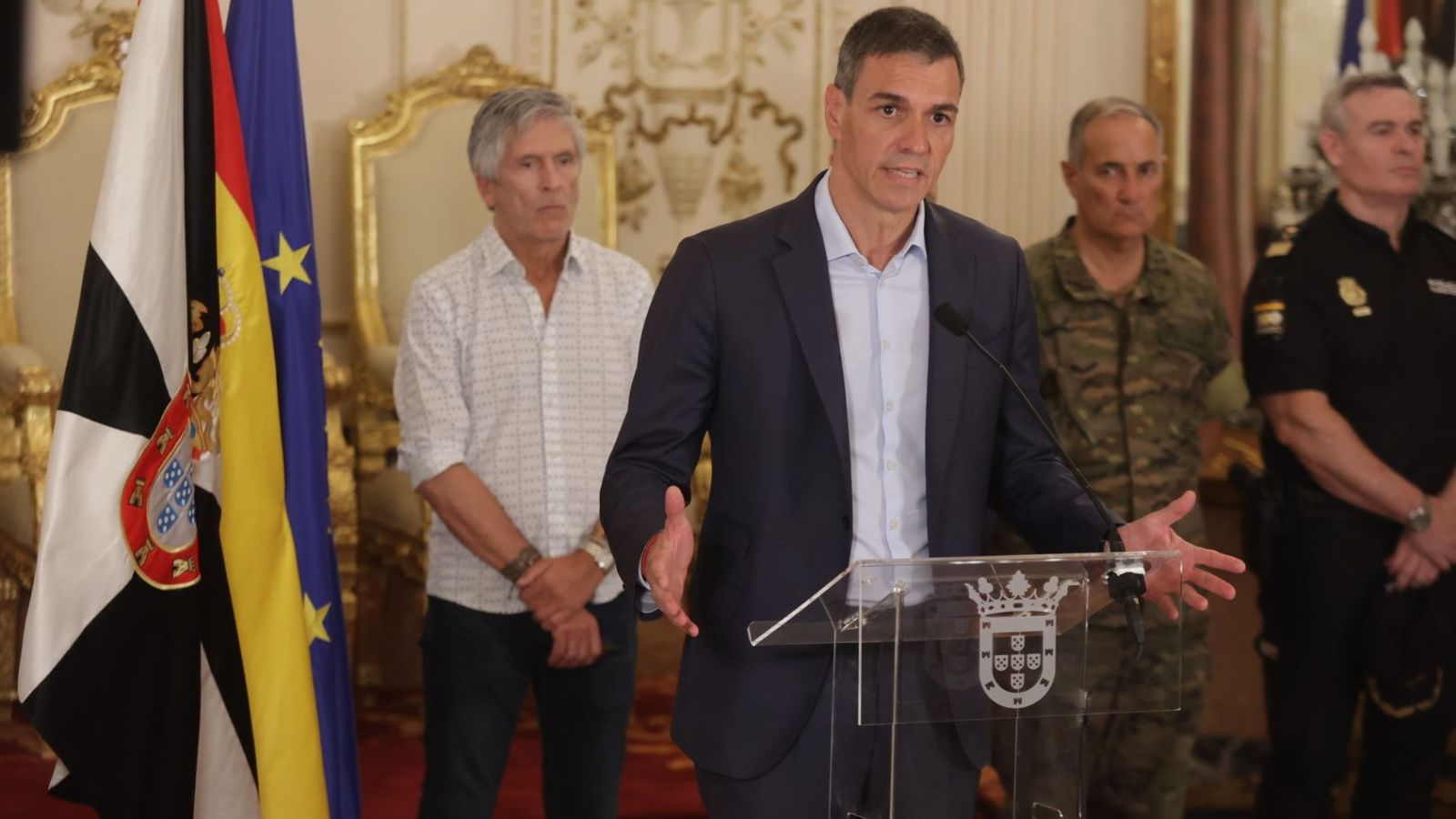 Peticiones a Pedro Sánchez para que declare el estado de alarma por la DANA