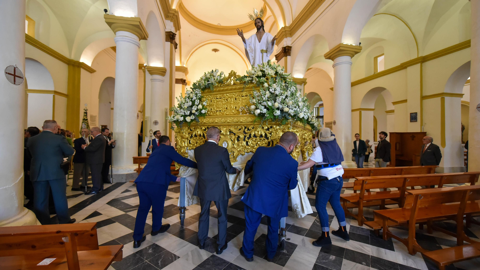 Fotos de la procesión del Resucitado en Algeciras