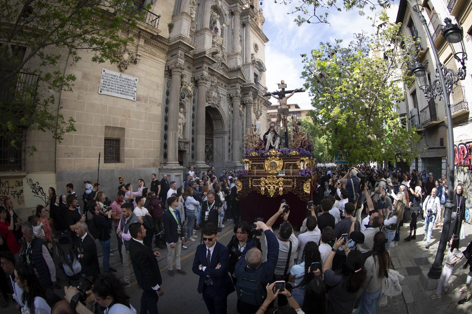 Así vivió Granada la salida de la Hermandad de los Ferroviarios 2025