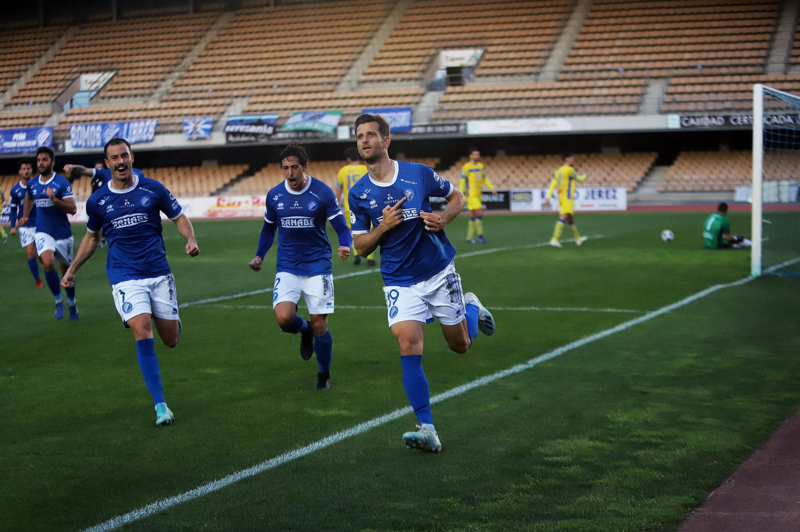 Imágenes del partido entre el Xerez DFC-Conil