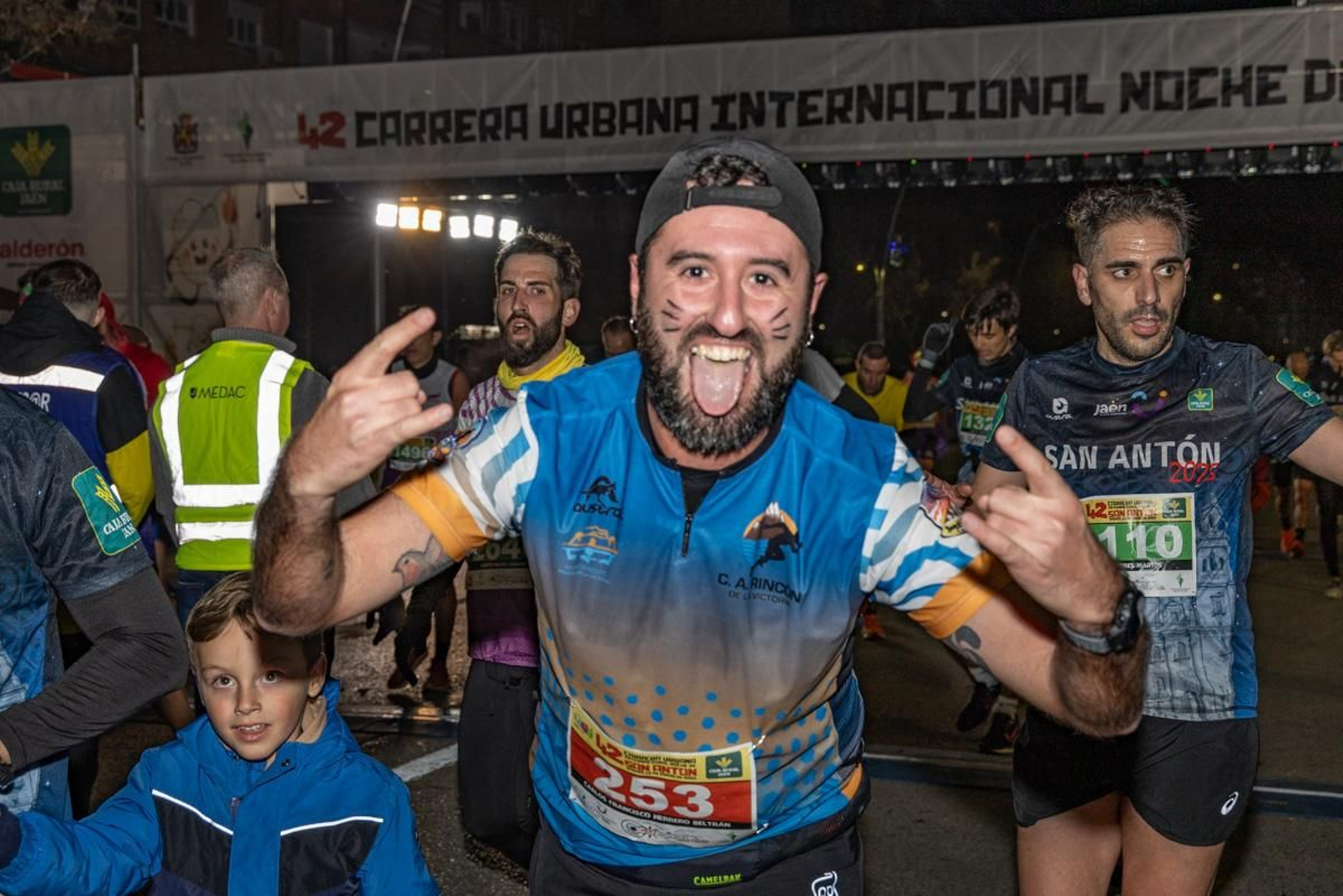 En imágenes: búscate en tu llegada a meta de la Carrera de San Antón 2025 (7)