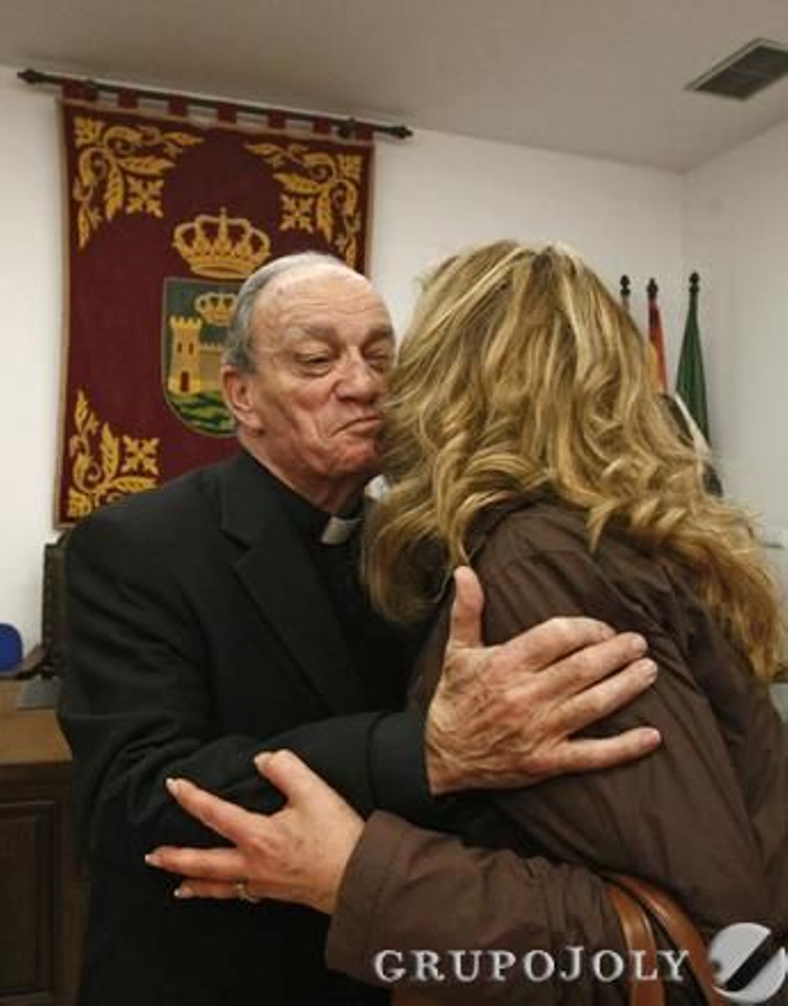 El Ayuntamiento de La Línea nombra Hijo Predilecto al arcipreste de la ciudad, que solicita unión "para sacar el pueblo adelante".

Foto: Paco Guerrero