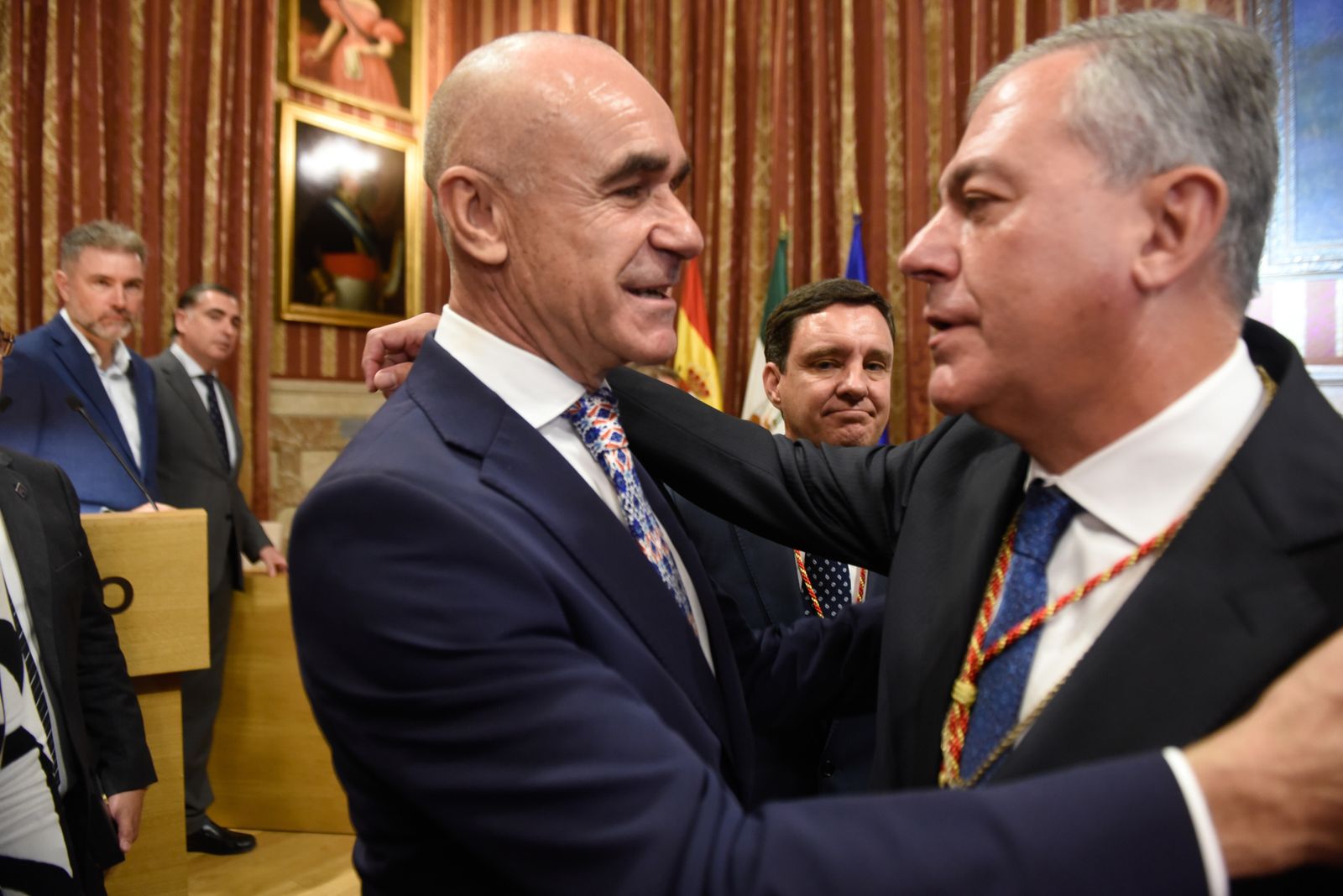 La investidura de José Luis Sanz como alcalde de Sevilla, en imágenes