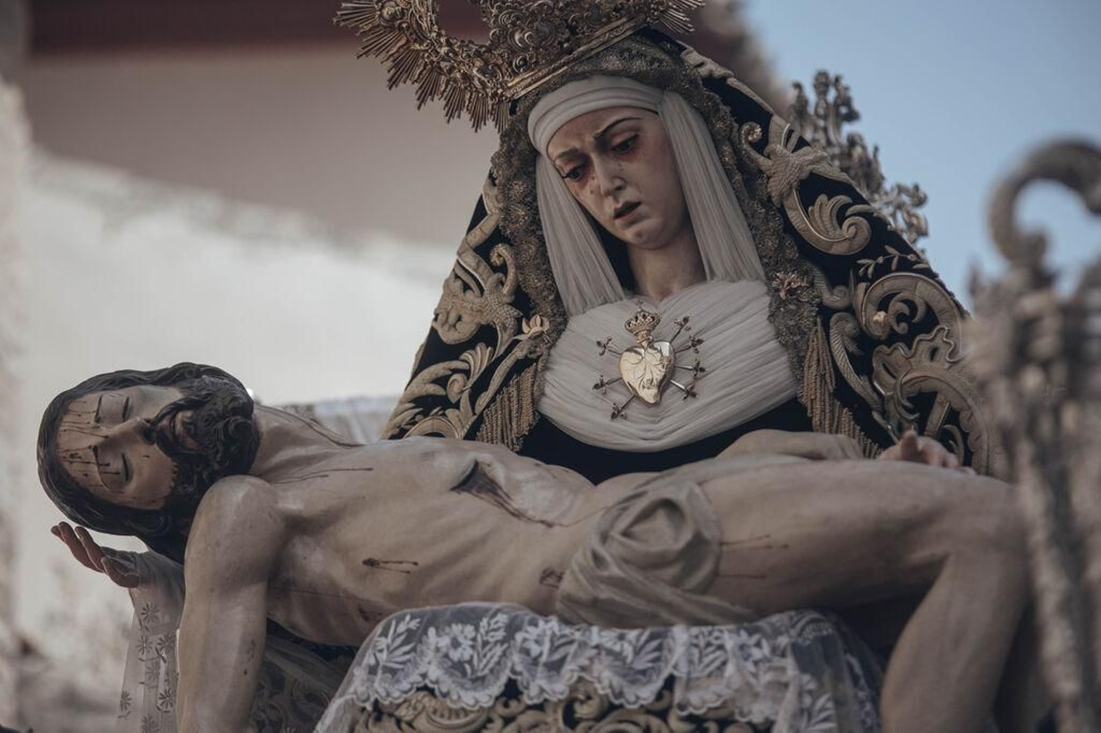 El imponente rostro de la Virgen de los Dolores