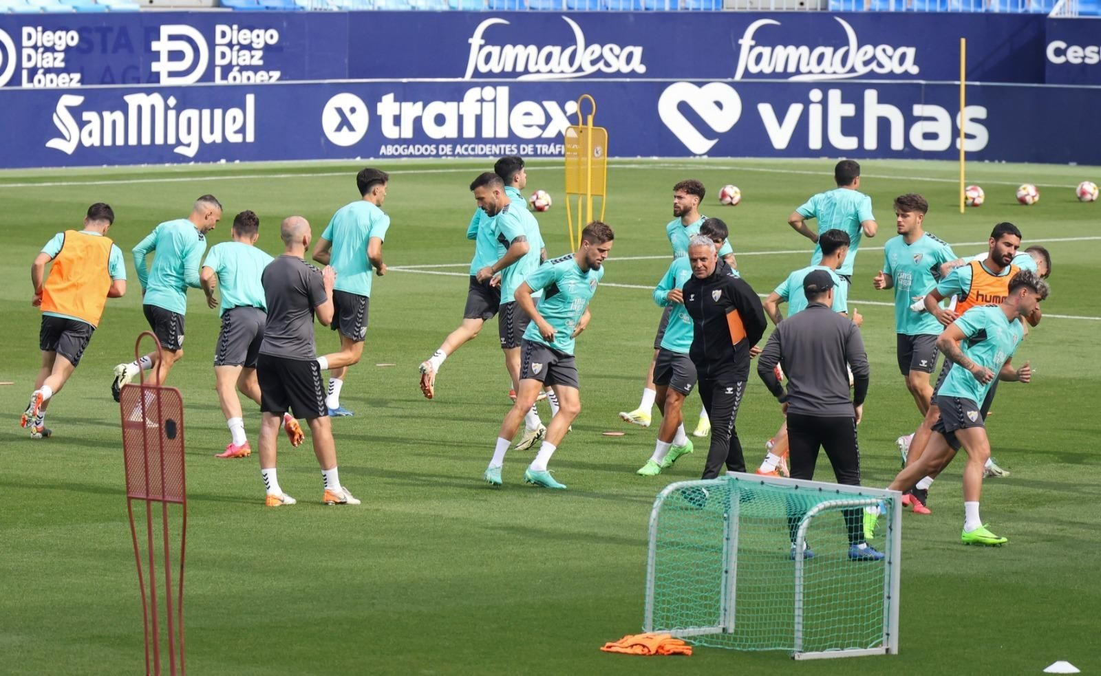 El administrador judicial y Kike Pérez arropan a Pellicer en el Anexo