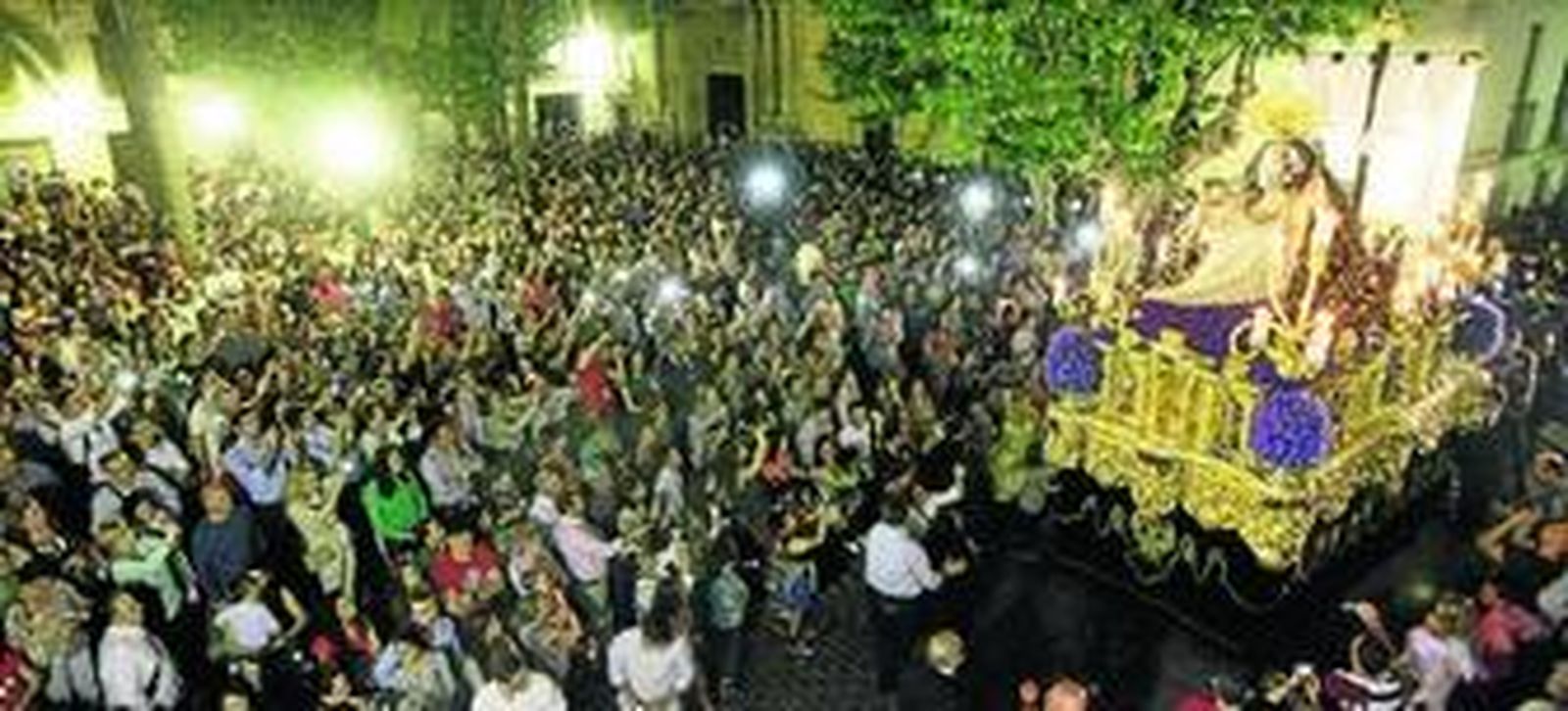 Salida de la hermandad de Las Angustias desde San Agustín el pasado Jueves Santo.