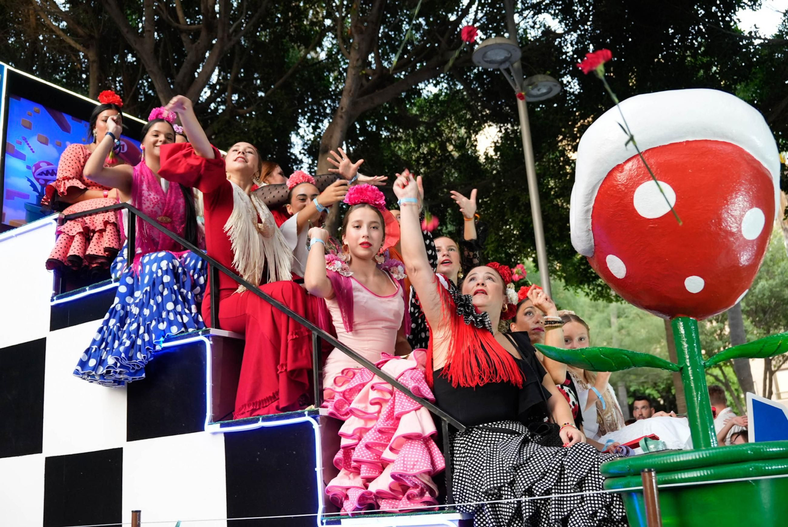 Así se ha vivido la Batalla de Flores en la Feria de Almería