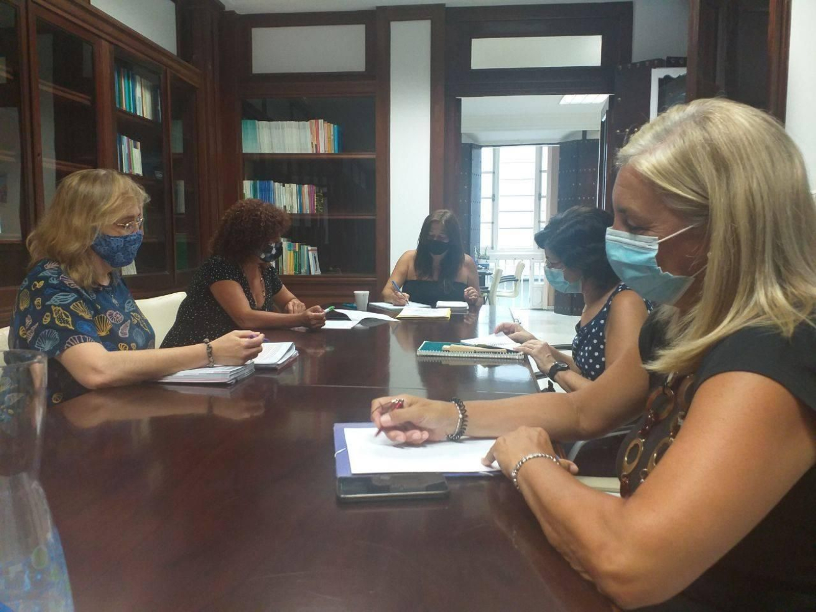 Reunión de representantes del área de Asuntos Sociales con responsables de la Escuela Infantil municipal