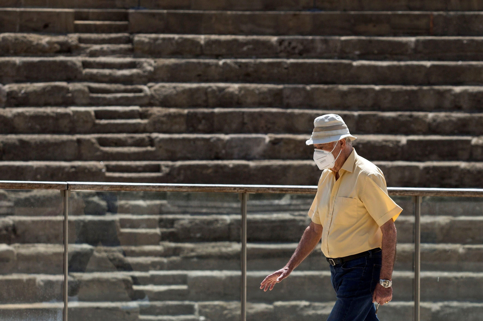 El Teatro Romano de Málaga, vacío y clausurado durante la emergencia sanitaria.