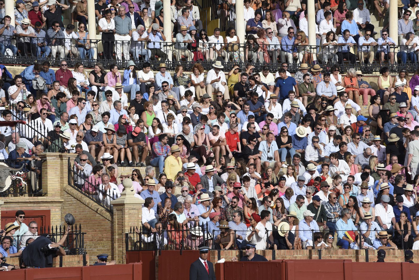Búscate en la tercera corrida de toros de la Feria de San Miguel de Sevilla