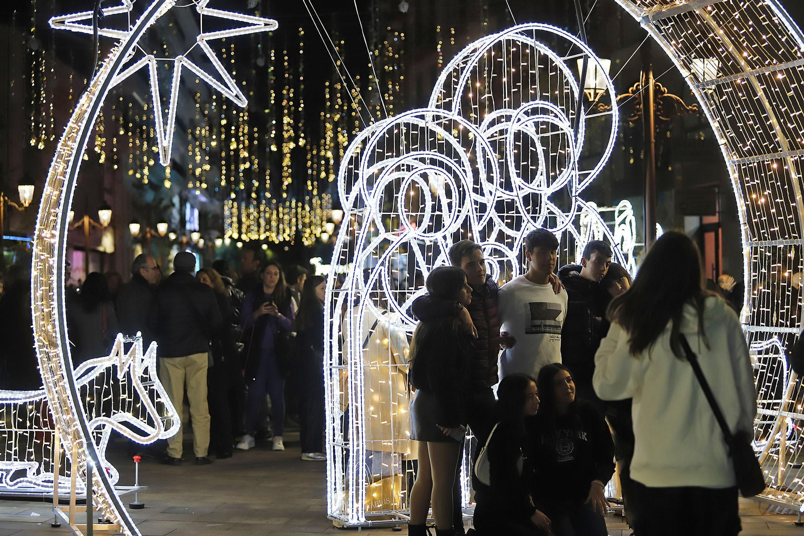 Imágenes del alumbrado navideño en las calles de Huelva