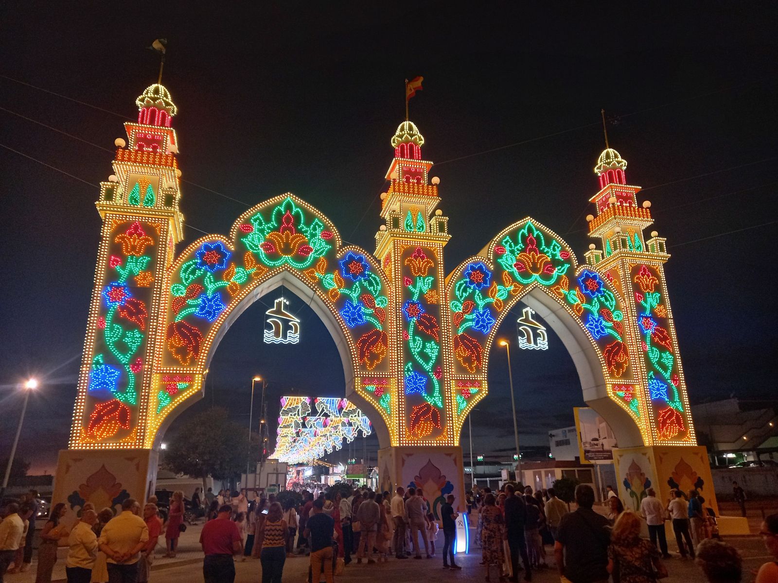 Encendido de la portada de la Feria Real de Puente Genil.