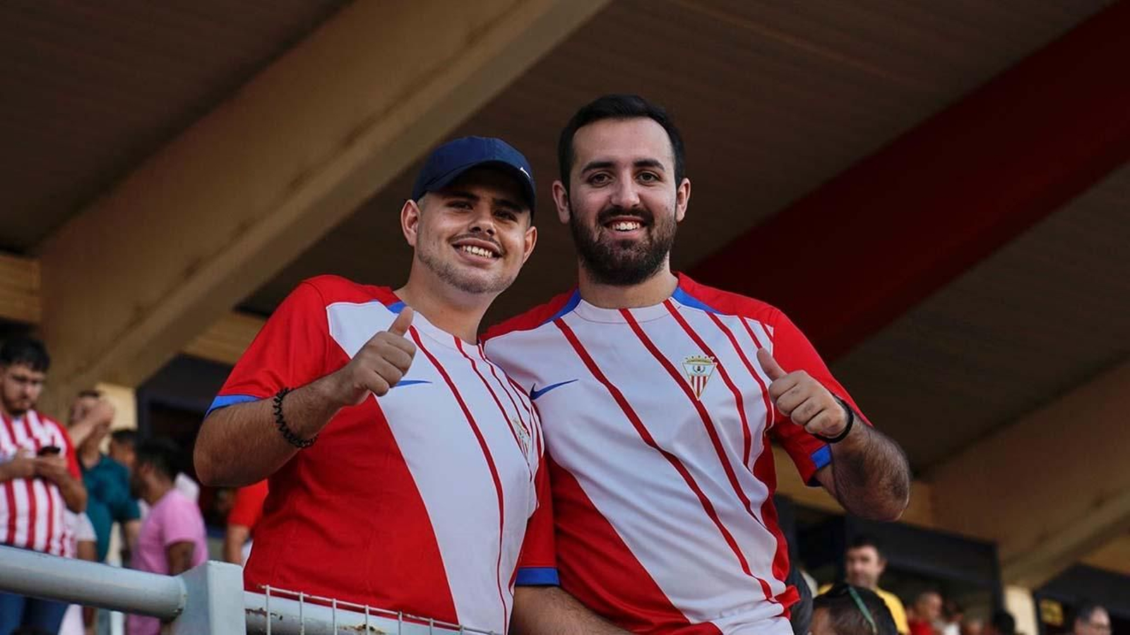 Búscate entre los aficionados del Algeciras CF - Sevilla Atlético en el Nuevo Mirador