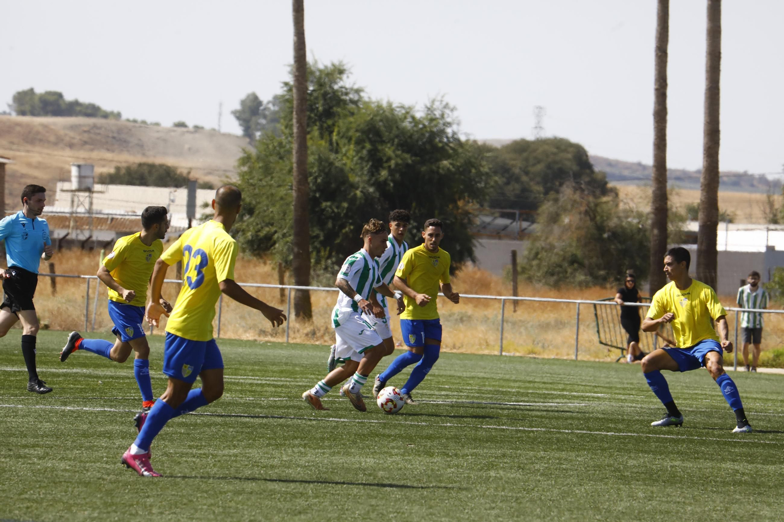 Las mejores fotos del duro estreno del Córdoba B ante el Conil en Tercera RFEF