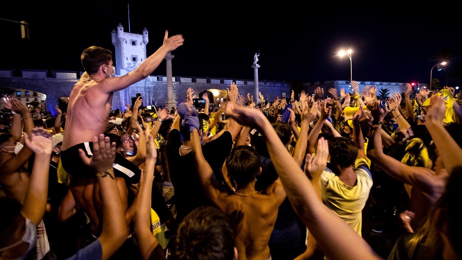 Celebración multitudinaria del ascenso del equuipo de fútbol de Cádiz.