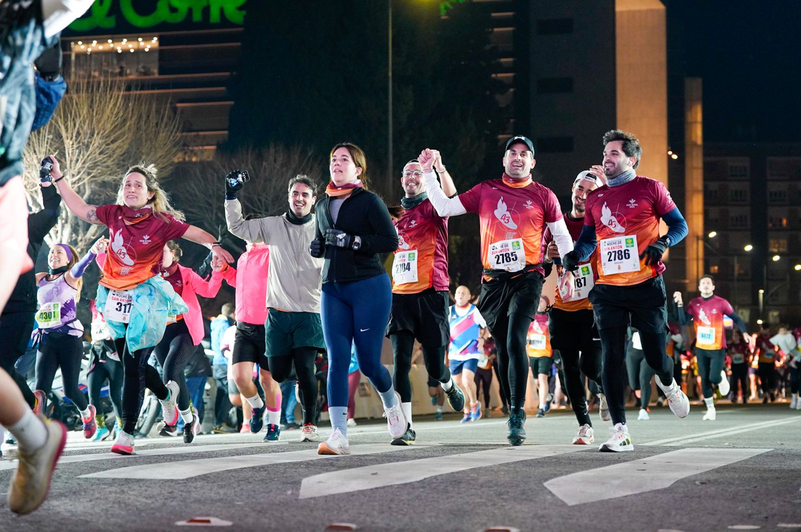 En imágenes: búscate en tu llegada a meta de la Carrera de San Antón 2026 (20)