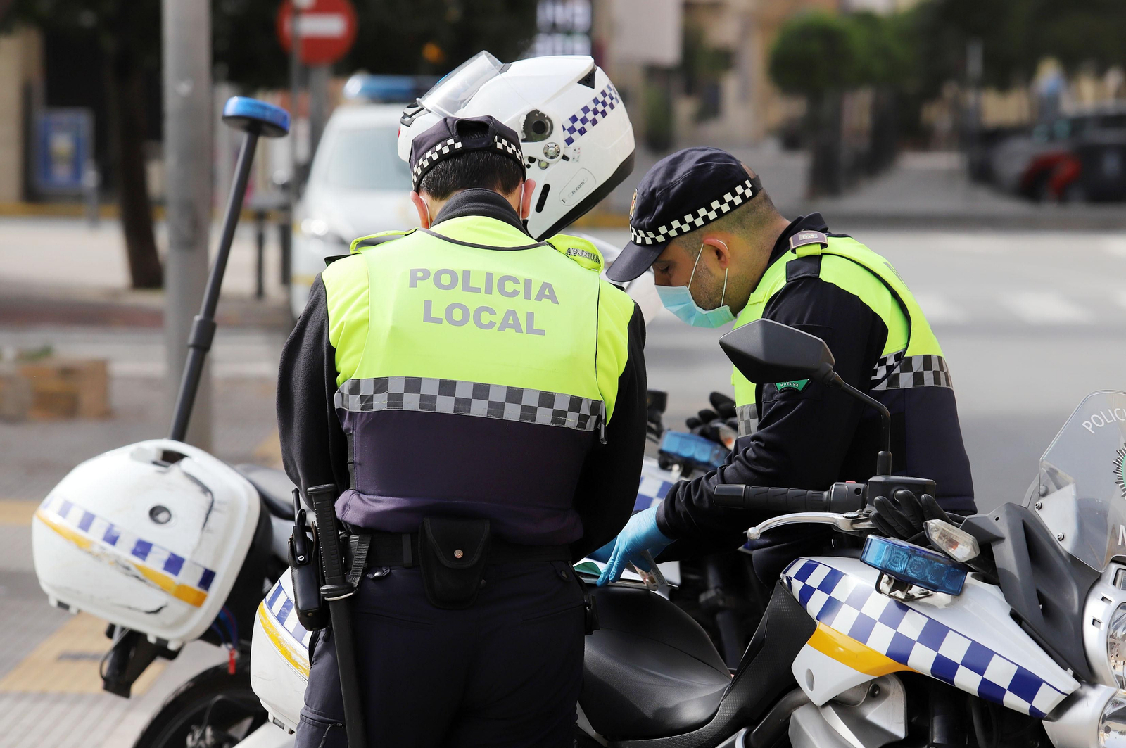 Imágenes de las actuaciones de la Policía Local de Huelva para combatir el coronavirus