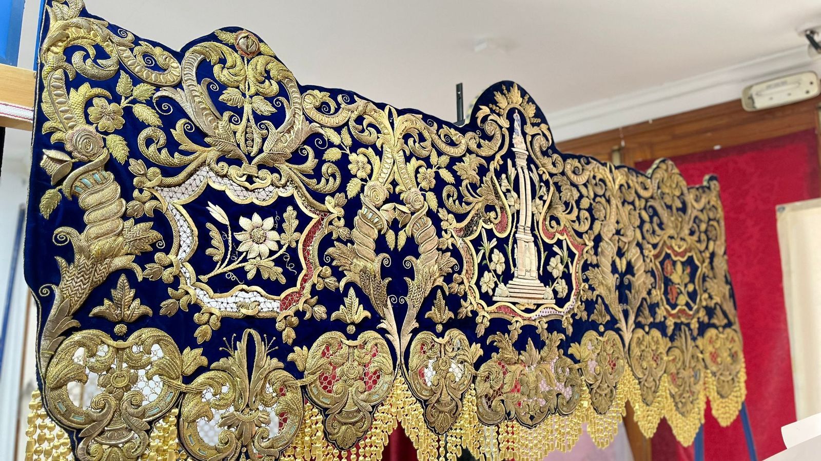 Frontal del paso de palio