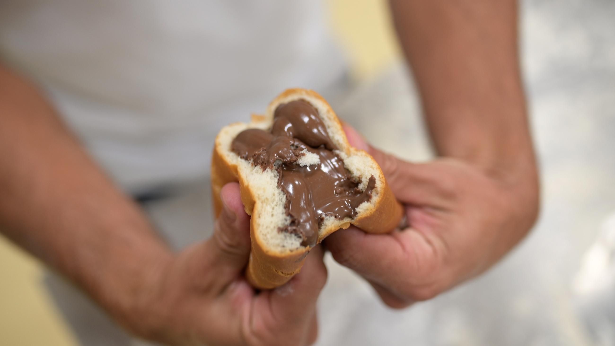 Bolas, cañones y caracolas: así celebra Gonzalo 'el de las bolas' el Día Mundial del Chocolate