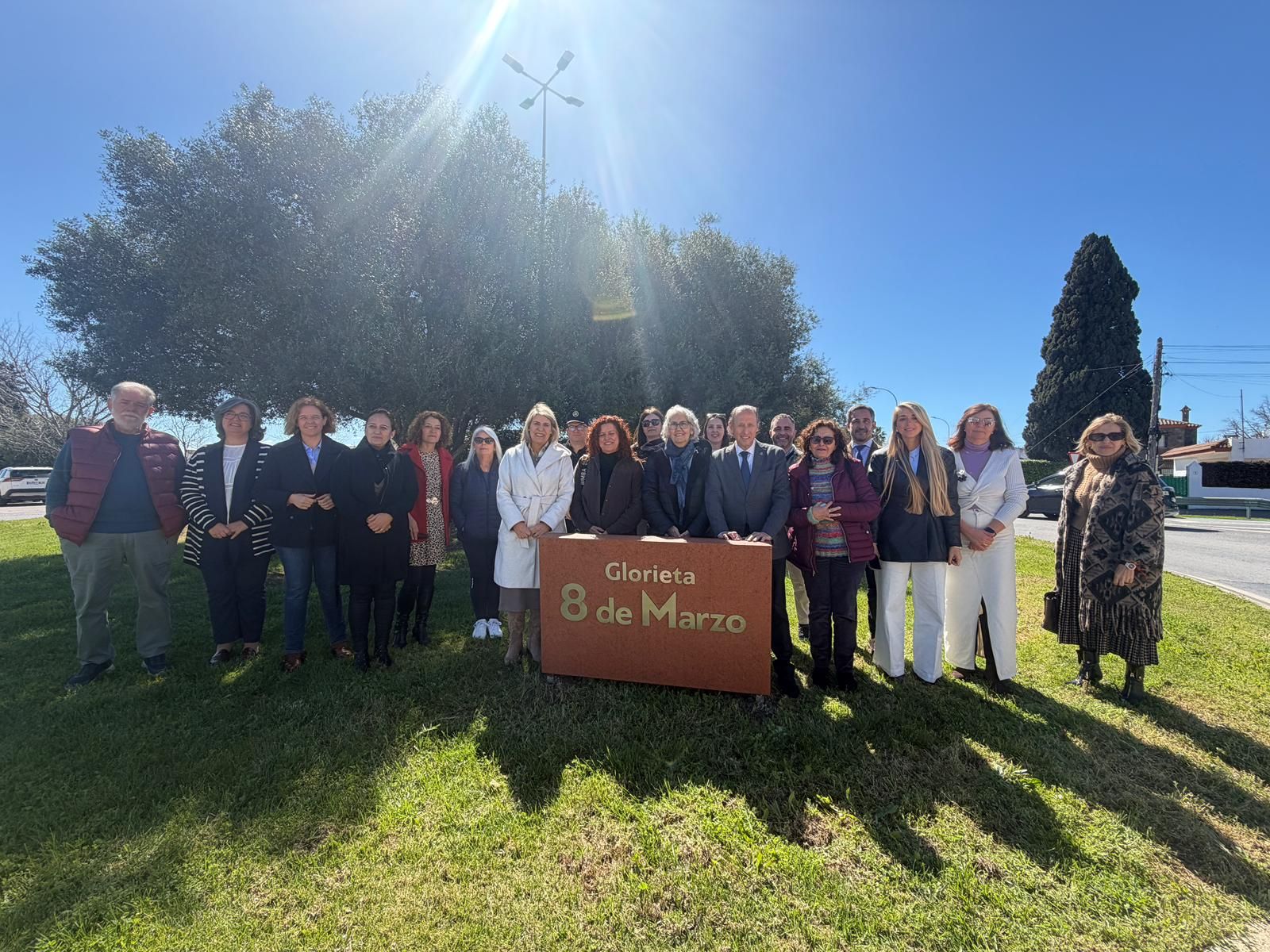 Un momento de la inauguración de esta rotonda.