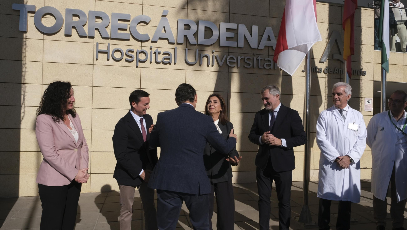 Visita del Consejero de Salud, Antonio Sanz, al nuevo edificio de consultas externas del Hospital Torrecárdenas, en imágenes