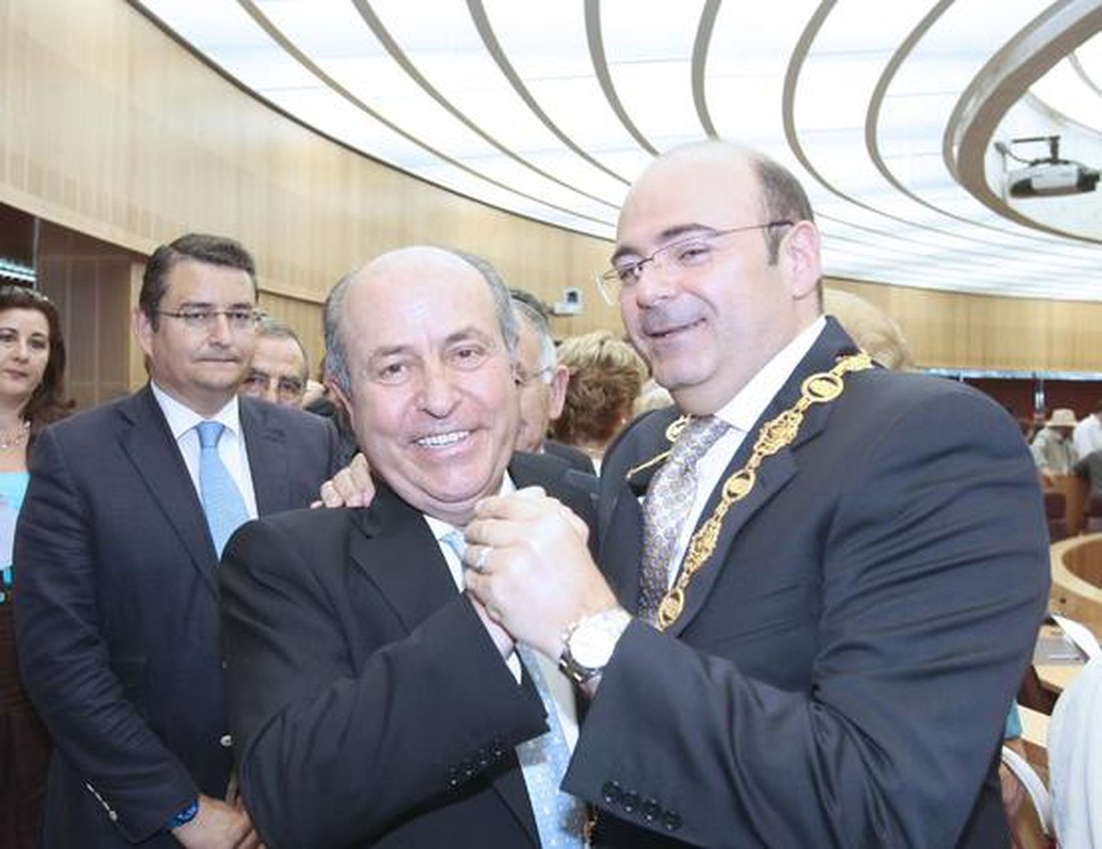 Sebastián Pérez es investido como nuevo presidente de la Diputación de Granada


Foto: Mar?de la Cruz