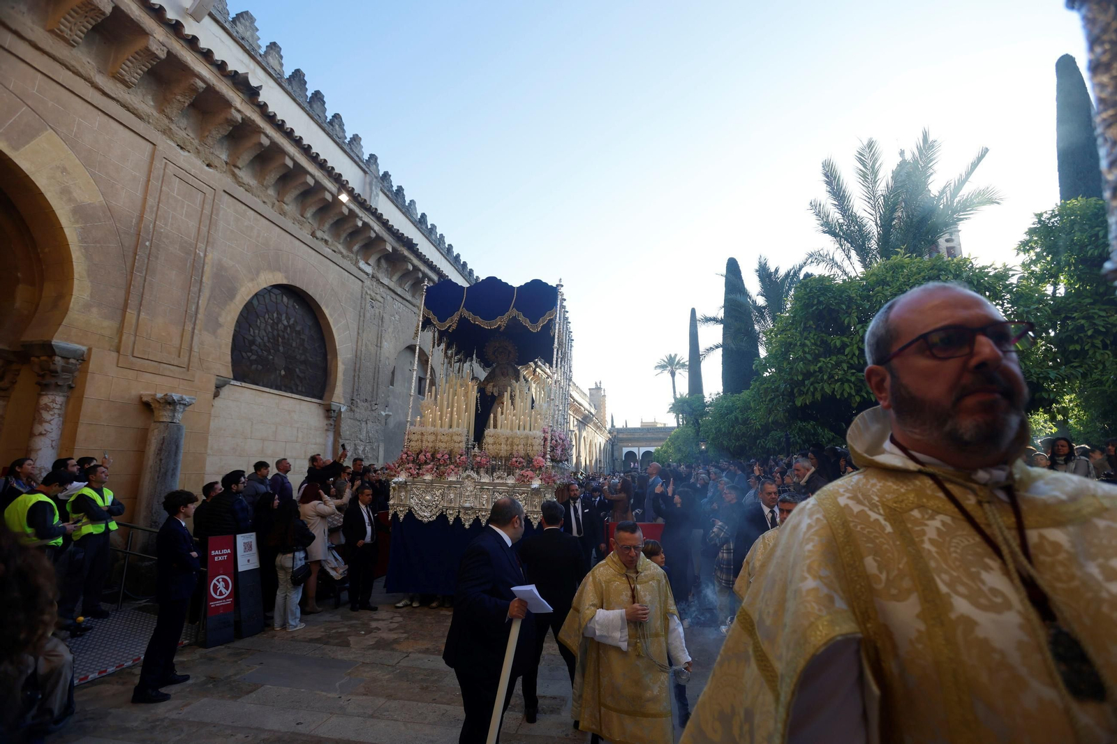 El traslado de la Estrella en este Sábado Santo de Córdoba, en imágenes