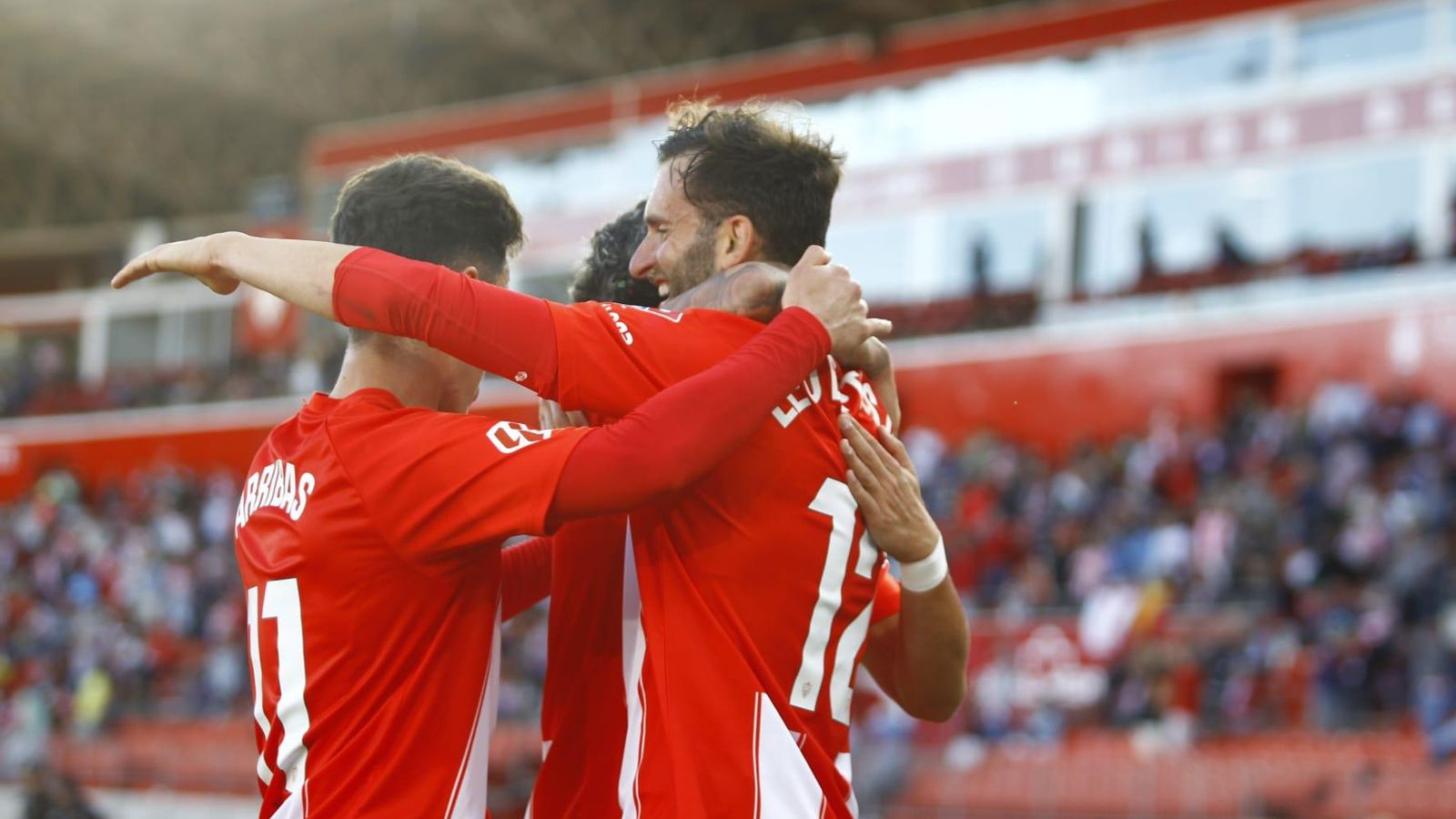 Baptistao celebra con Arribas su décima diana del curso, el 1-0 de la tarde