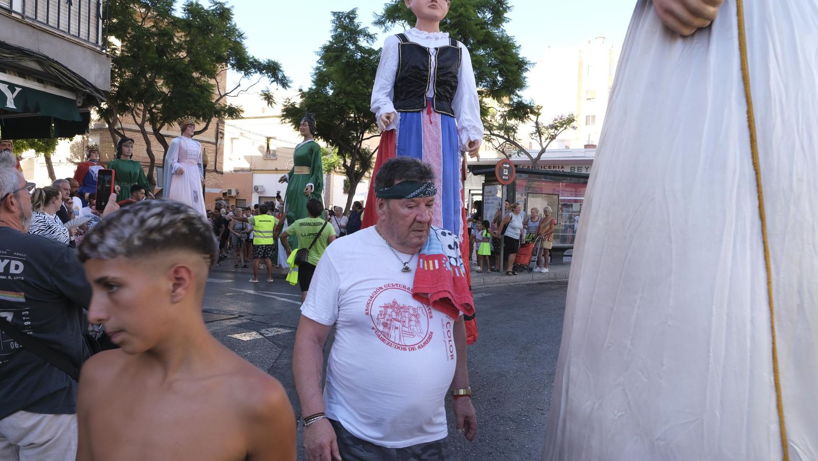 Gigantes y cabezudos en la Feria de Almería 2024, en imágenes