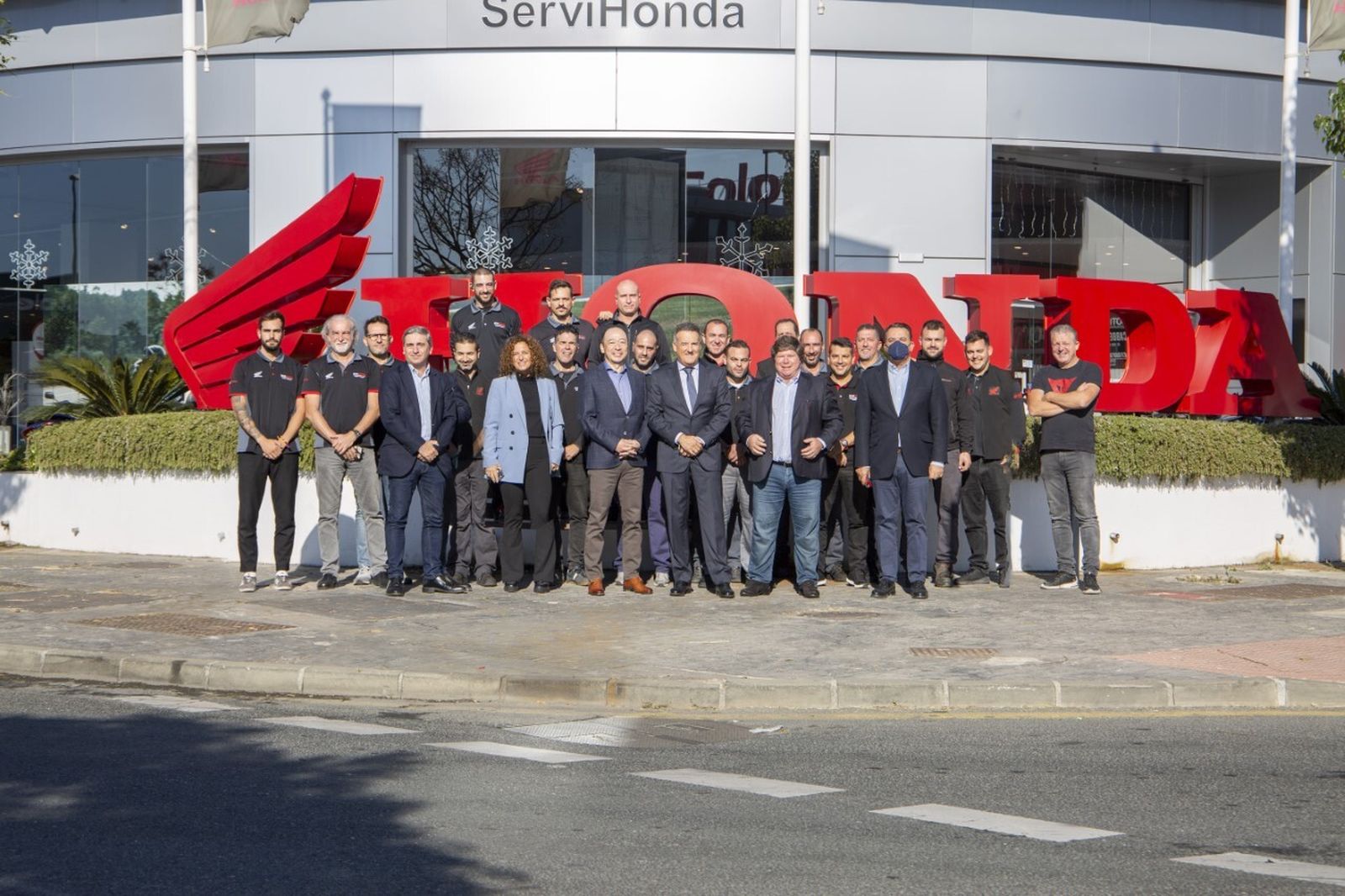 El presidente HME Iberia, Miu Kato, visita las instalaciones de Servihonda Málaga