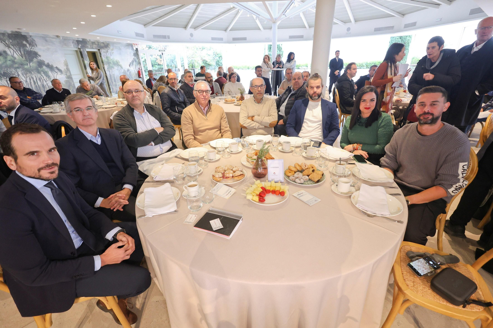 Las fotos que deja el desayuno-coloquio con el alcalde de Vélez-Málaga