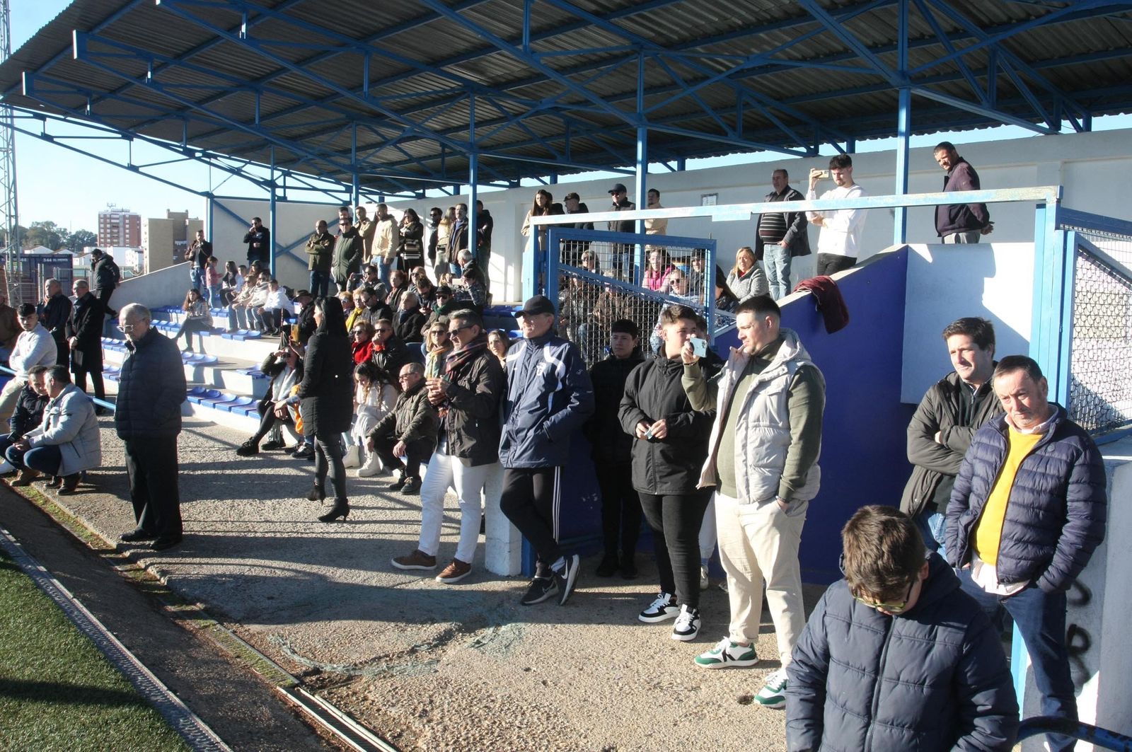 Imágenes del partido homenaje a los árbitros históricos de fútbol de Huelva